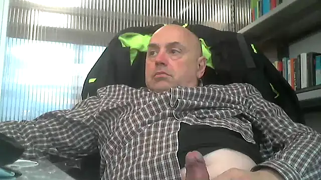 Snapshot of pantomax chatting on March 9, 2025, 10:08 am pantomax online show from March 9, 2025, 10:08 am