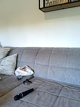 Secret couple  online show from April 26, 2026, 10:01 am