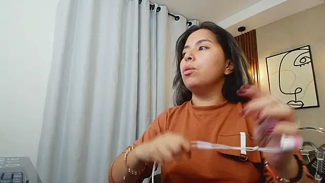 Sharlotte Milk online show from September 15, 2025, 11:10 am