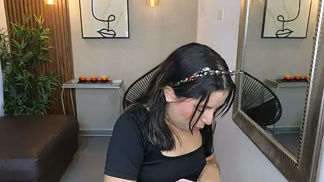 Sharlotte Milk online show from November 8, 2025, 10:41 am