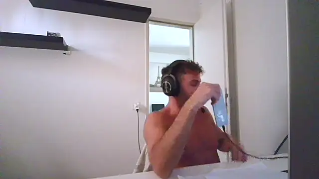 Snapshot of alpha-hunk chatting on July 15, 2026, 1:07 pm alpha-hunk online show from July 15, 2026, 1:07 pm