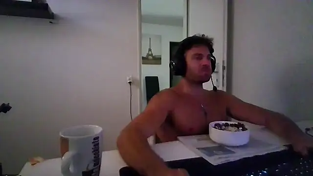 Snapshot of alpha-hunk chatting on June 24, 2026, 10:14 am alpha-hunk online show from June 24, 2026, 10:14 am
