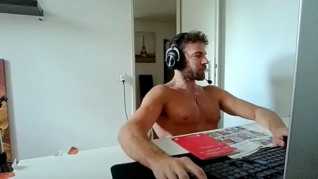 Snapshot of alpha-hunk chatting on June 11, 2026, 8:33 am alpha-hunk online show from June 11, 2026, 8:33 am