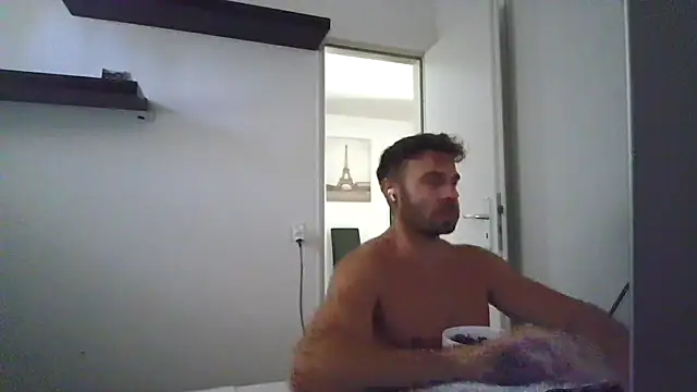 Snapshot of alpha-hunk chatting on July 10, 2026, 10:26 am alpha-hunk online show from July 10, 2026, 10:26 am