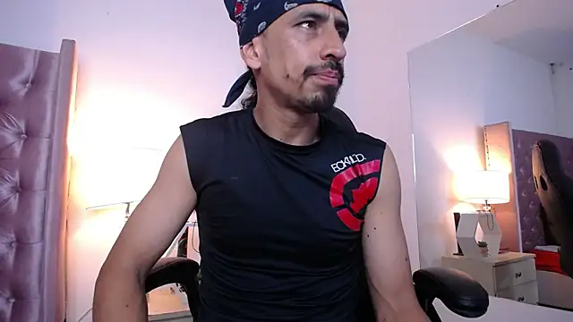 Snapshot of Sr_Magnus_ chatting on October 20, 2025, 6:37 am Sr Magnus online show from October 20, 2025, 6:37 am