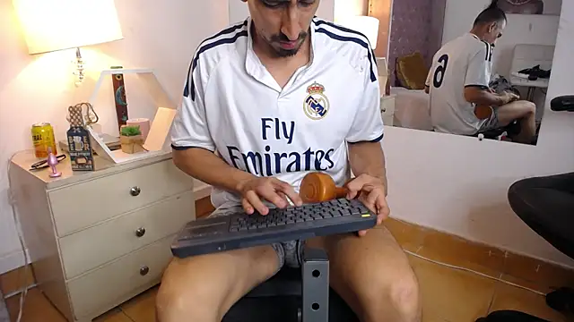 Snapshot of Sr_Magnus_ chatting on October 15, 2025, 6:05 pm Sr Magnus online show from October 15, 2025, 6:05 pm