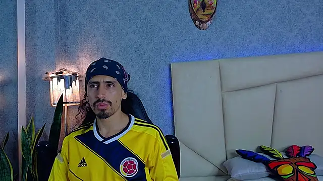 Snapshot of Sr_Magnus_ chatting on October 18, 2025, 10:45 pm Sr Magnus online show from October 18, 2025, 10:45 pm