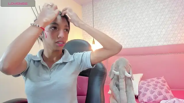 MAYROBERTSS online show from February 11, 2025, 12:15 pm