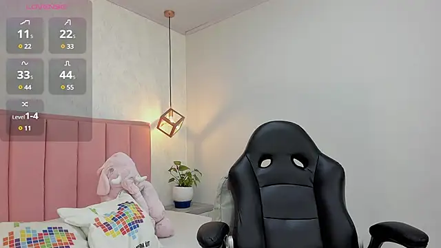 MAYROBERTSS online show from February 17, 2025, 12:05 pm