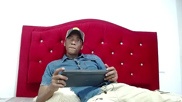 Snapshot of andrew_kamy chatting on March 12, 2025, 9:13 pm andrew kamy online show from March 12, 2025, 9:13 pm