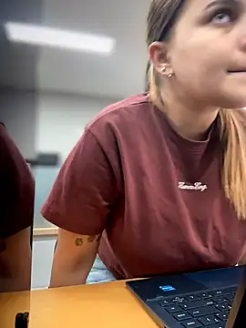 Snapshot of vivicolibri chatting on March 24, 2026, 3:23 pm vivicolibri online show from March 24, 2026, 3:23 pm