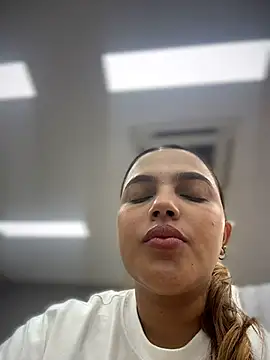 Snapshot of vivicolibri chatting on March 17, 2026, 3:26 pm vivicolibri online show from March 17, 2026, 3:26 pm