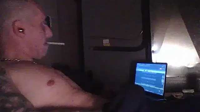 Snapshot of CandiedPompano chatting on October 30, 2025, 5:21 pm CandiedPompano online show from October 30, 2025, 5:21 pm