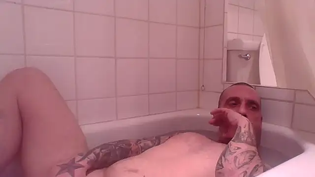 Snapshot of CandiedPompano chatting on December 13, 2025, 8:04 pm CandiedPompano online show from December 13, 2025, 8:04 pm