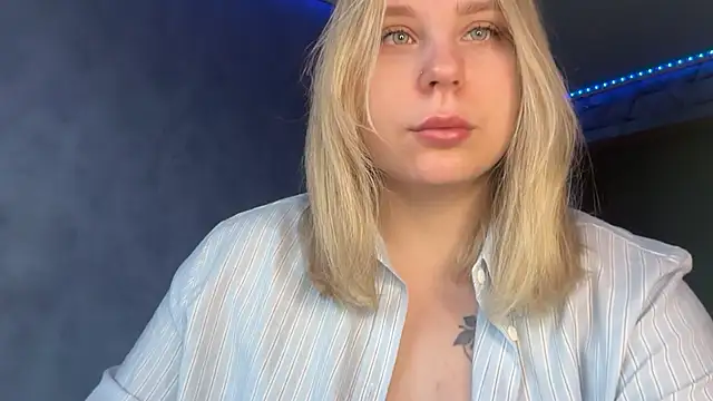 Snapshot of Thalia__Star chatting on December 19, 2025, 9:00 am Thalia Star online show from December 19, 2025, 9:00 am