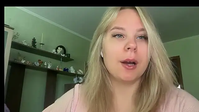 Snapshot of Thalia__Star chatting on June 18, 2026, 8:46 am Thalia Star online show from June 18, 2026, 8:46 am