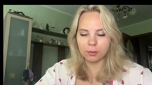 Snapshot of Thalia__Star chatting on July 8, 2026, 8:59 am Thalia Star online show from July 8, 2026, 8:59 am