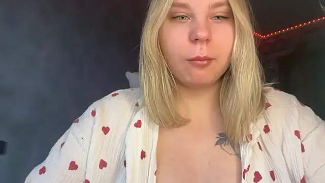 Snapshot of Thalia__Star chatting on December 21, 2025, 9:44 am Thalia Star online show from December 21, 2025, 9:44 am