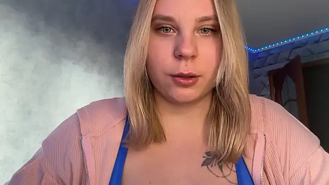 Snapshot of Thalia__Star chatting on December 23, 2025, 10:14 am Thalia Star online show from December 23, 2025, 10:14 am