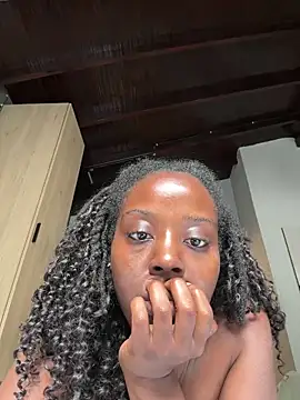 choclatepeaach online show from December 17, 2025, 6:46 pm