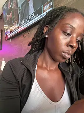 choclatepeaach online show from May 11, 2026, 4:59 pm