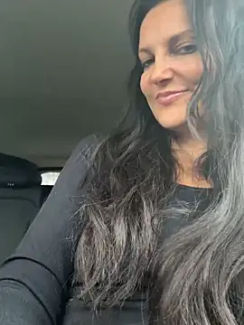 -OLYA- online show from November 17, 2025, 1:04 pm