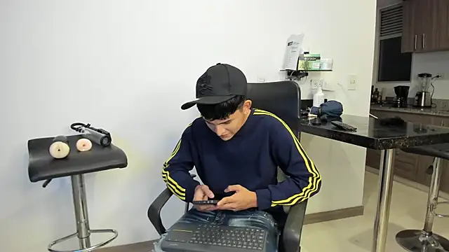 Snapshot of Lyam_ap chatting on January 17, 2025, 8:02 am Lyam ap online show from January 17, 2025, 8:02 am