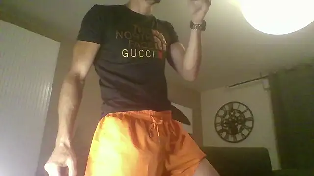 Snapshot of ApollonFit_x69 chatting on October 2, 2025, 12:47 am ApollonFit x69 online show from October 2, 2025, 12:47 am