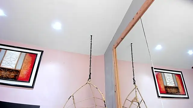 ebbafernandez  online show from May 18, 2026, 11:59 am