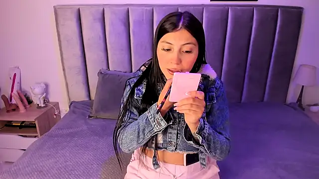 Snapshot of Emmy-Turnner chatting on December 1, 2025, 11:44 am Emmy-Turnner online show from December 1, 2025, 11:44 am