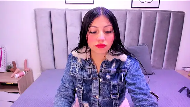 Snapshot of Emmy-Turnner chatting on October 24, 2025, 12:15 pm Emmy-Turnner online show from October 24, 2025, 12:15 pm