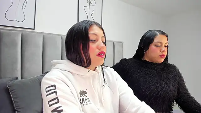 Snapshot of Laiia_Page chatting on October 6, 2025, 12:28 pm Laiia Page online show from October 6, 2025, 12:28 pm