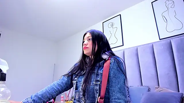 Snapshot of Laiia_Page chatting on December 16, 2025, 12:20 pm Laiia Page online show from December 16, 2025, 12:20 pm