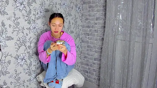 Snapshot of EllaSky_xoxo chatting on November 23, 2025, 7:35 pm EllaSky xoxo online show from November 23, 2025, 7:35 pm