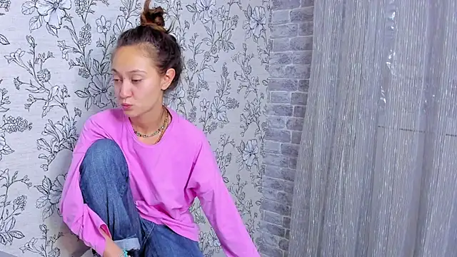 Snapshot of EllaSky_xoxo chatting on November 12, 2025, 2:59 am EllaSky xoxo online show from November 12, 2025, 2:59 am