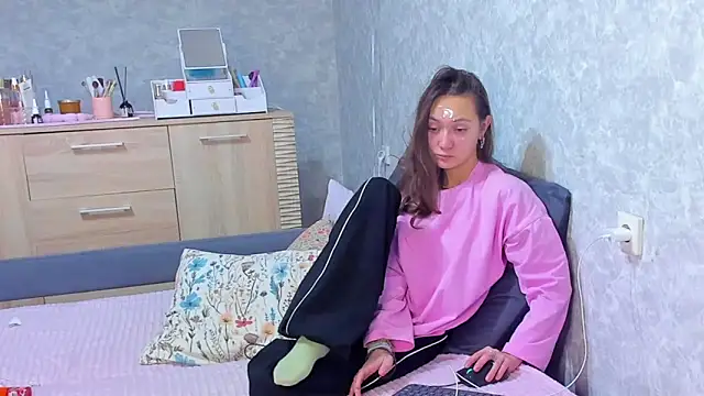 Snapshot of EllaSky_xoxo chatting on November 19, 2025, 12:49 pm EllaSky xoxo online show from November 19, 2025, 12:49 pm