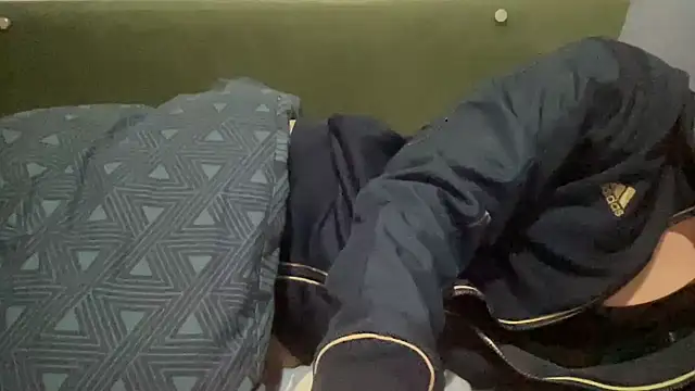 alarasissy online show from April 19, 2026, 10:34 pm