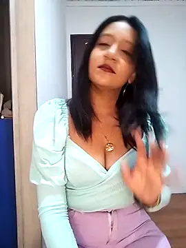 Snapshot of cami_victoria chatting on September 30, 2025, 1:39 pm cami victoria online show from September 30, 2025, 1:39 pm