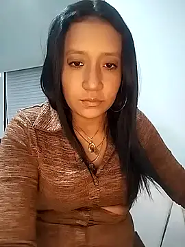 Snapshot of cami_victoria chatting on January 5, 2026, 6:44 pm cami victoria online show from January 5, 2026, 6:44 pm