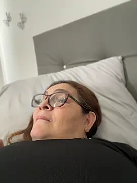 AntonellaAlondra4 online show from April 21, 2026, 2:01 pm