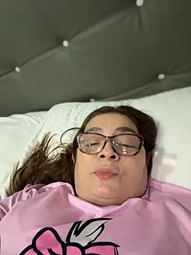 Snapshot of AntonellaAlondra4 chatting on November 18, 2025, 4:05 am AntonellaAlondra4 online show from November 18, 2025, 4:05 am