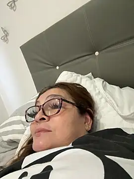 Snapshot of AntonellaAlondra4 chatting on October 7, 2025, 11:44 am AntonellaAlondra4 online show from October 7, 2025, 11:44 am