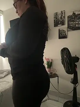 Snapshot of AntonellaAlondra4 chatting on December 5, 2025, 2:15 pm AntonellaAlondra4 online show from December 5, 2025, 2:15 pm