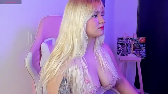 Snapshot of Pretty__zoe chatting on February 12, 2025, 2:56 am Pretty  zoe online show from February 12, 2025, 2:56 am