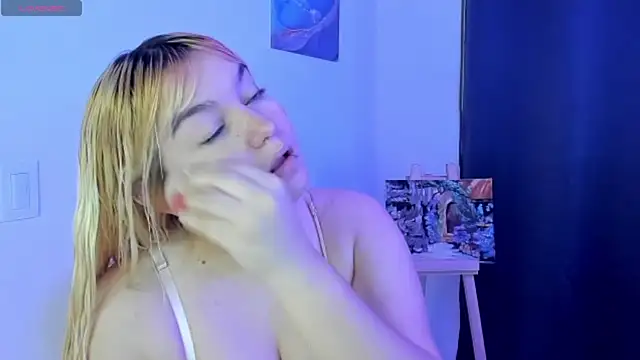 Snapshot of Pretty__zoe chatting on February 11, 2025, 11:54 pm Pretty  zoe online show from February 11, 2025, 11:54 pm