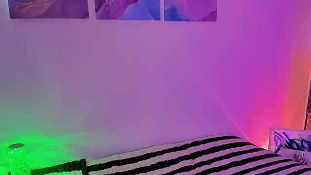 Snapshot of Pretty__zoe chatting on March 18, 2025, 8:05 pm Pretty  zoe online show from March 18, 2025, 8:05 pm