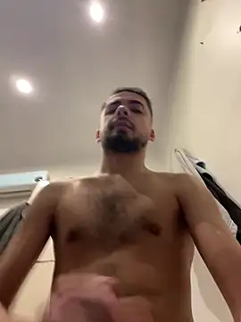 Snapshot of romain698 chatting on February 13, 2026, 8:36 am romain698 online show from February 13, 2026, 8:36 am