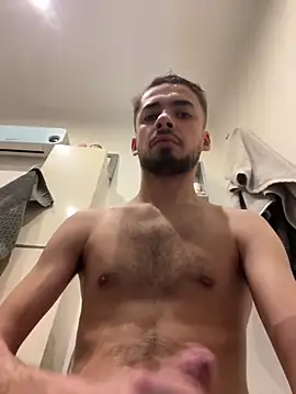 Snapshot of romain698 chatting on February 15, 2026, 8:24 am romain698 online show from February 15, 2026, 8:24 am