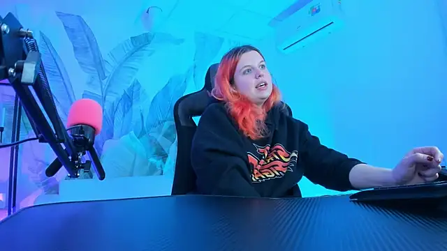 Snapshot of NielletaBlossom chatting on March 7, 2025, 8:13 am NielletaBlossom online show from March 7, 2025, 8:13 am