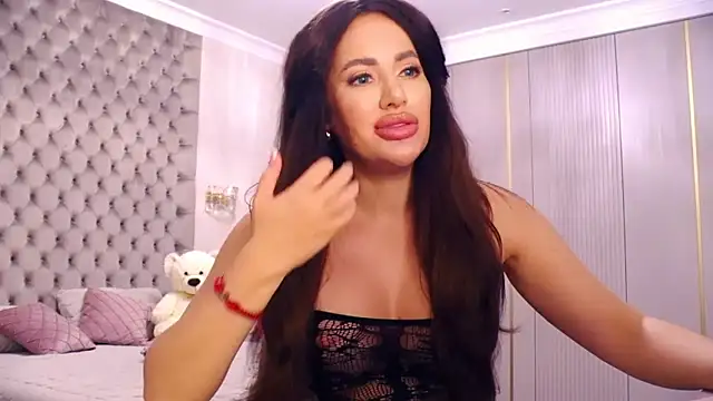 TianaPosh online show from October 4, 2025, 10:22 pm